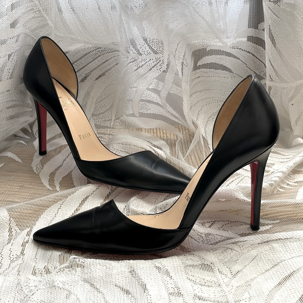 RARE!! Louboutin Helmet Slash pump